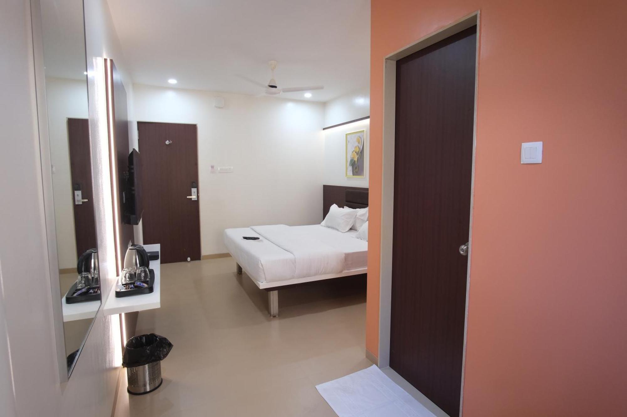 Hotel Haldi Нашик Екстер'єр фото