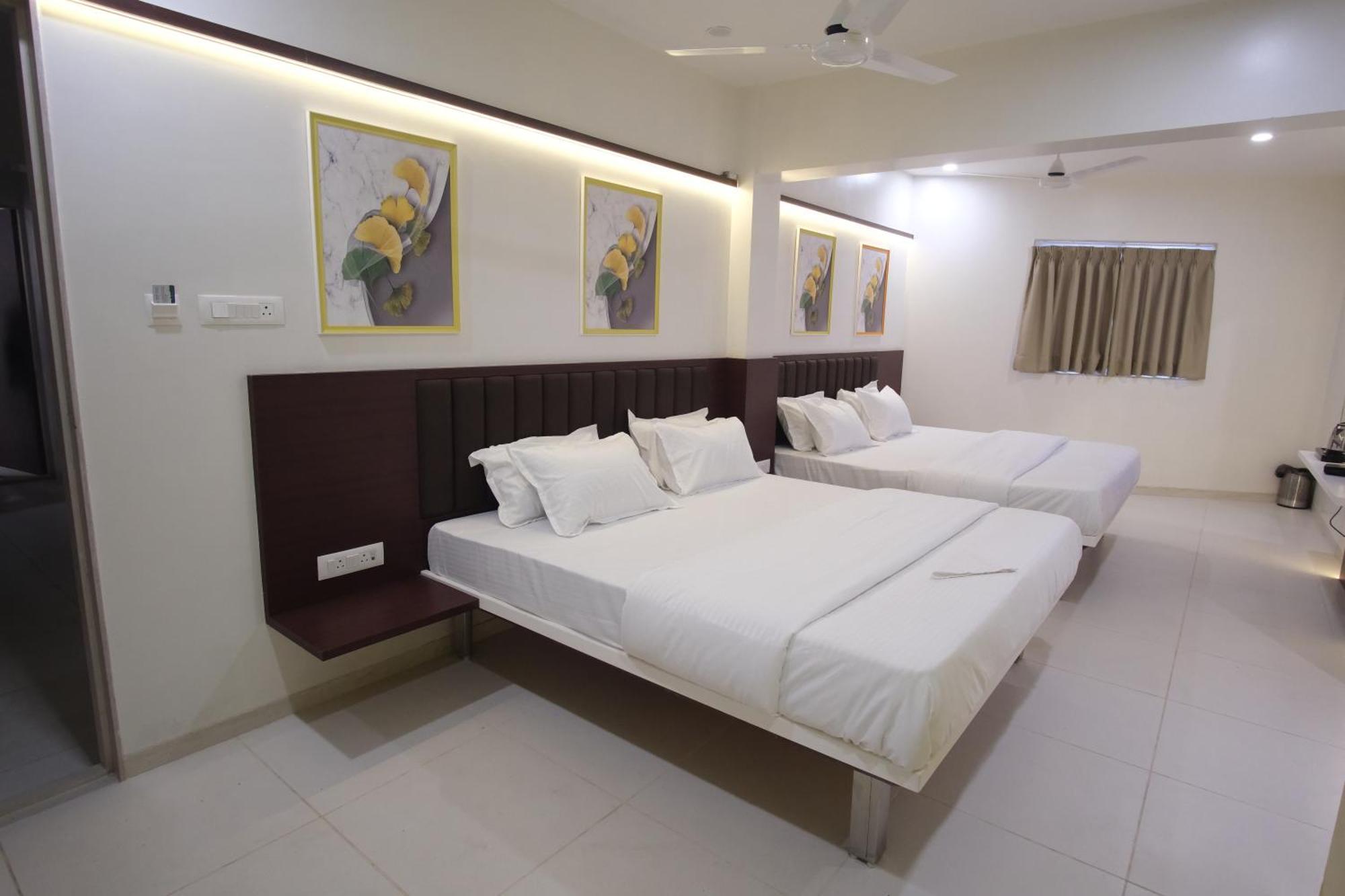 Hotel Haldi Нашик Екстер'єр фото