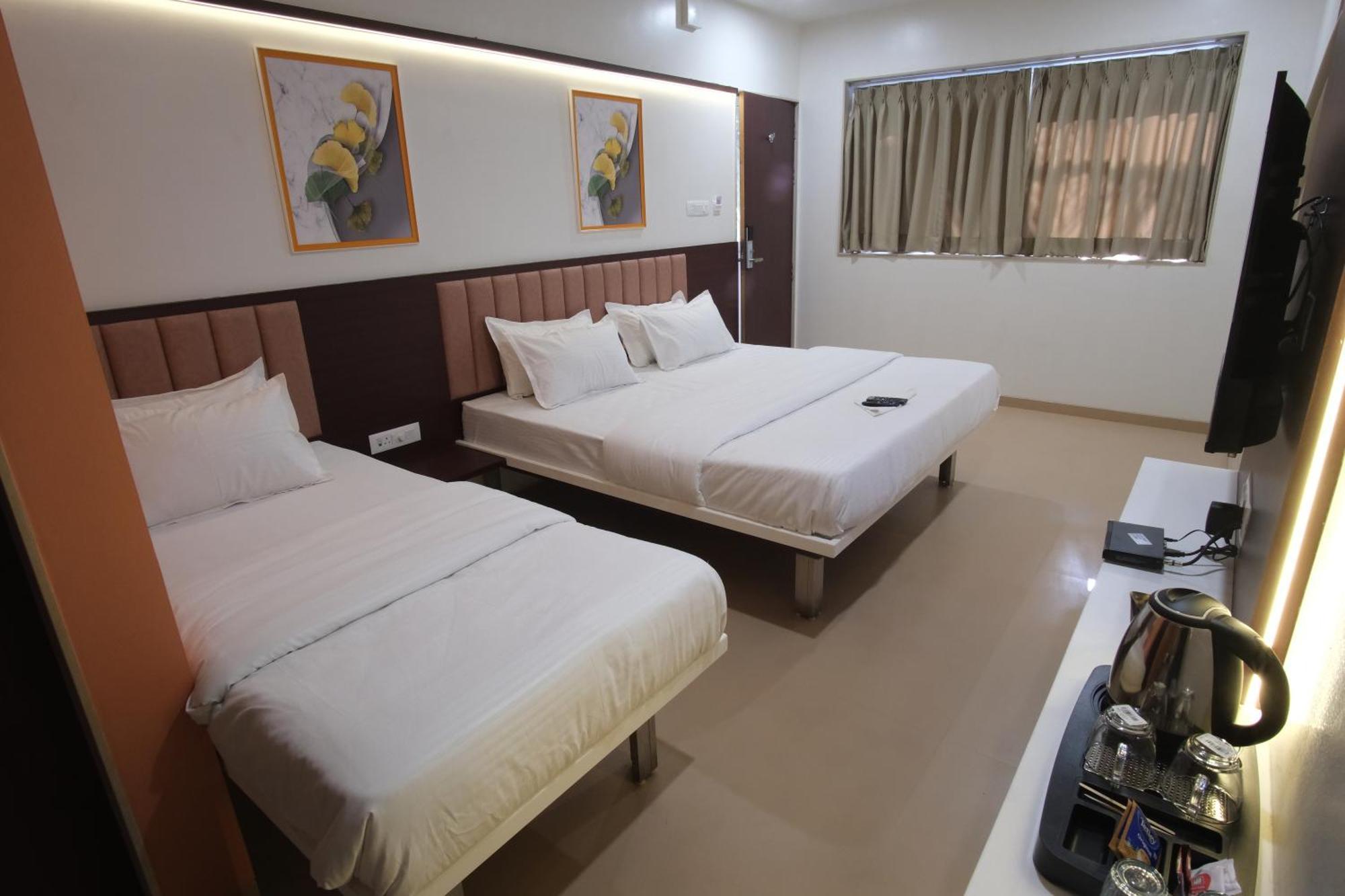 Hotel Haldi Нашик Екстер'єр фото