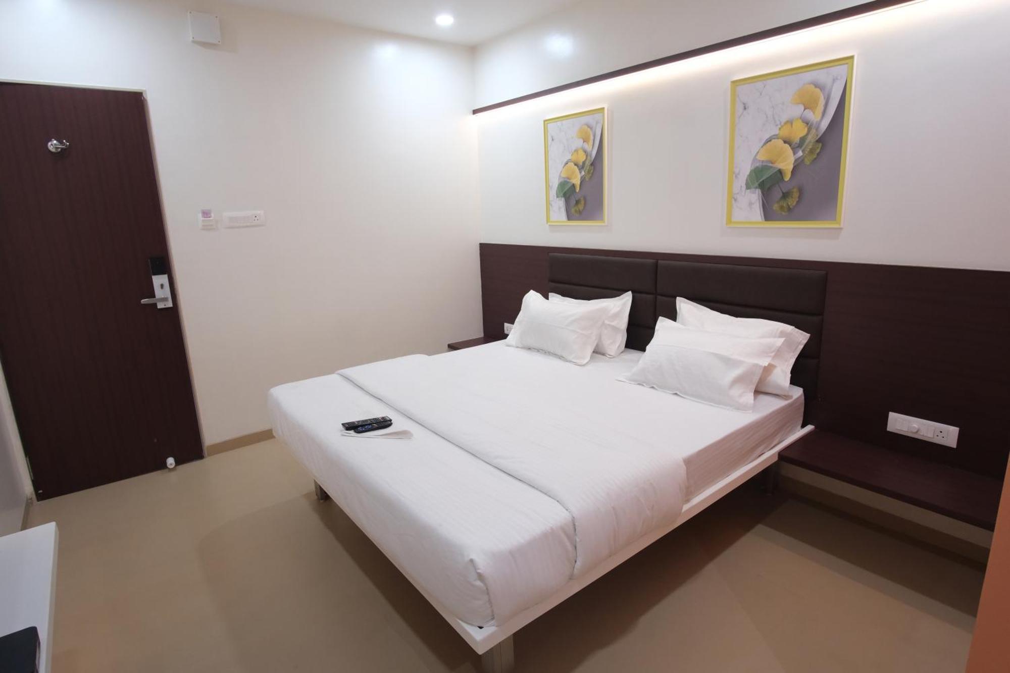 Hotel Haldi Нашик Екстер'єр фото