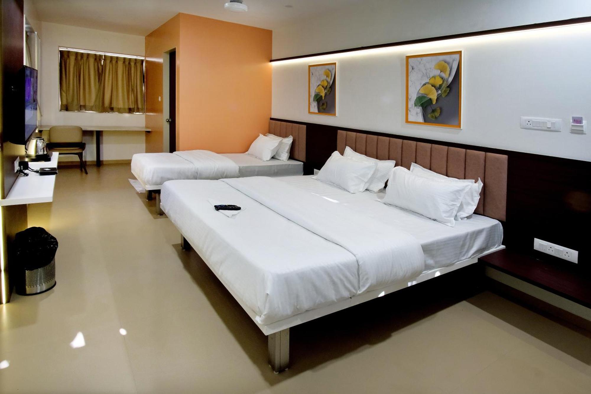 Hotel Haldi Нашик Екстер'єр фото