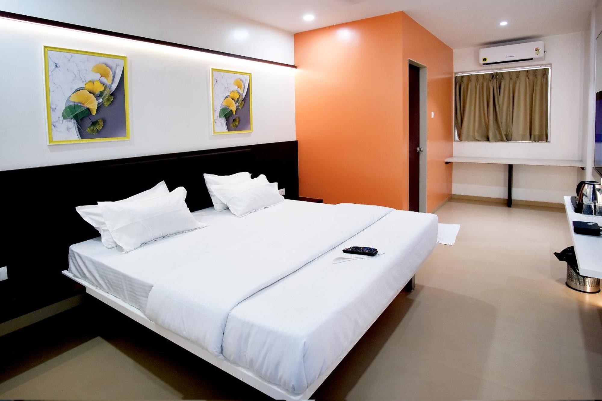 Hotel Haldi Нашик Екстер'єр фото