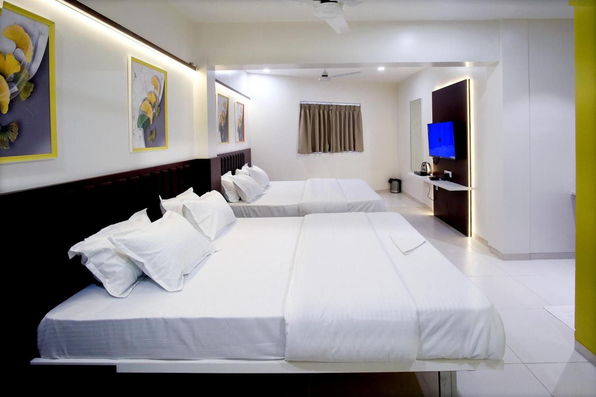 Hotel Haldi Нашик Екстер'єр фото