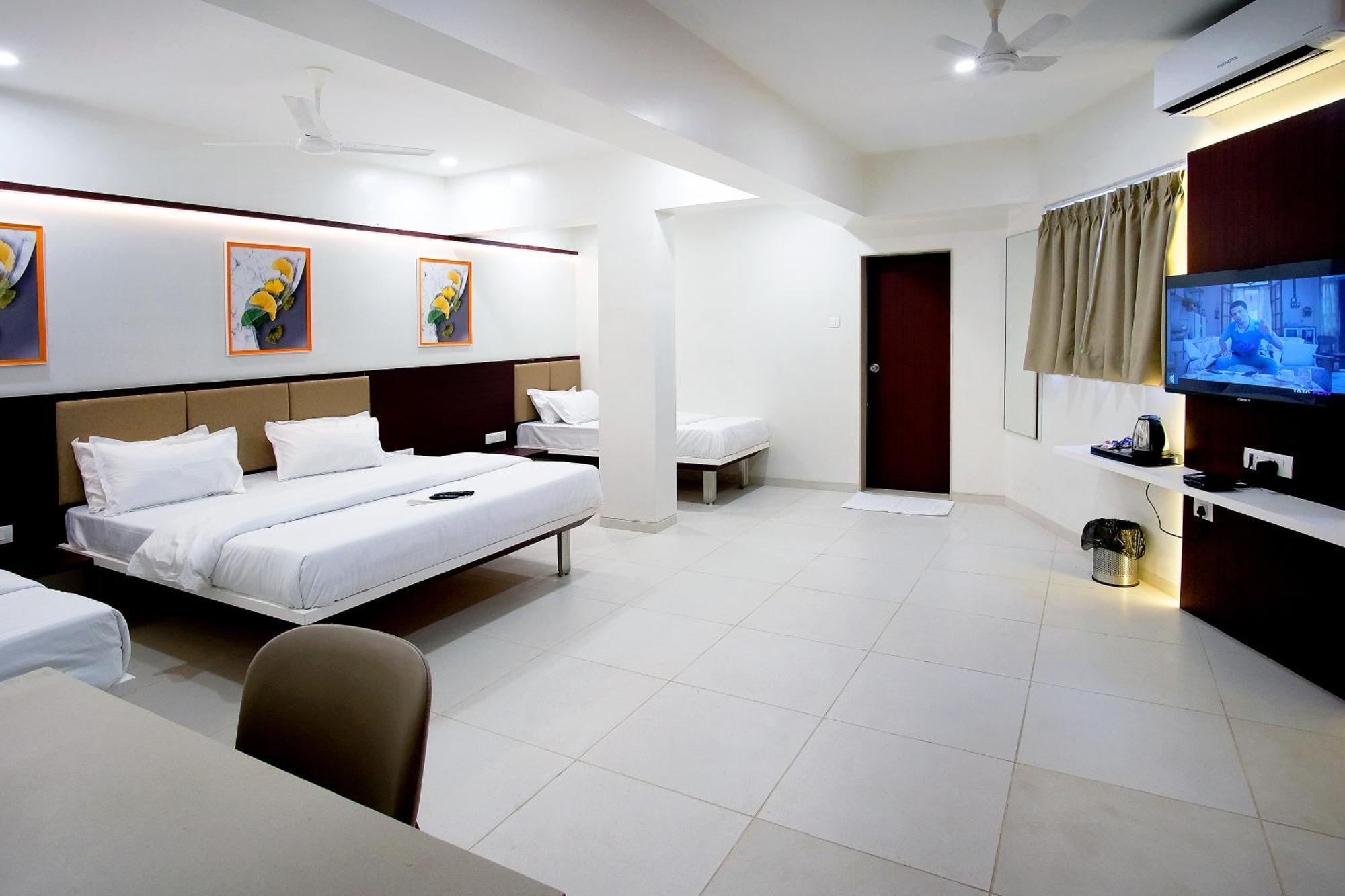 Hotel Haldi Нашик Екстер'єр фото